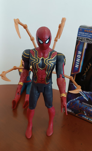 شخصیت مفصلی چراغدار اسپایدر من